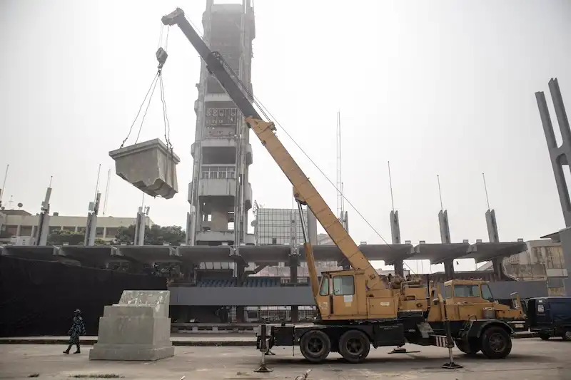 Iván Argote, Levitate, installation view, Lagos Biennial 2024, photo credit_ Lagos Biennial_