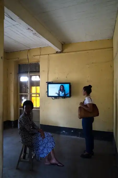 Ro Caminal, Unfolding Penelope, installation view with visitors, Eva Maria Ocherbauer 2017